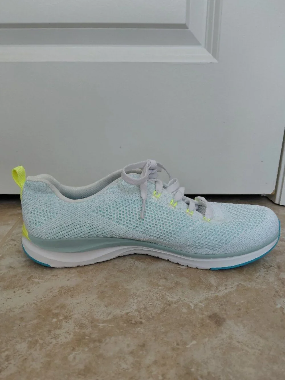 Skechers features air